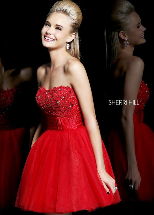 Короткое красное платье на выпускной – хороший способ стать звездой вечеринки
