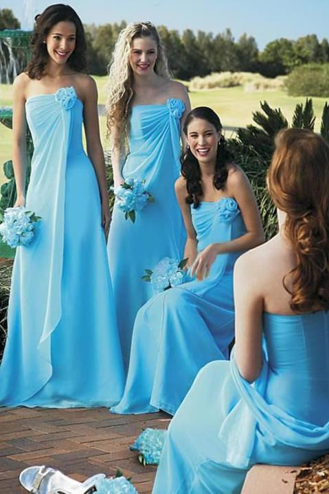Подружки невесты – активные участницы торжества, поэтому их наряды должны быть безупречными
